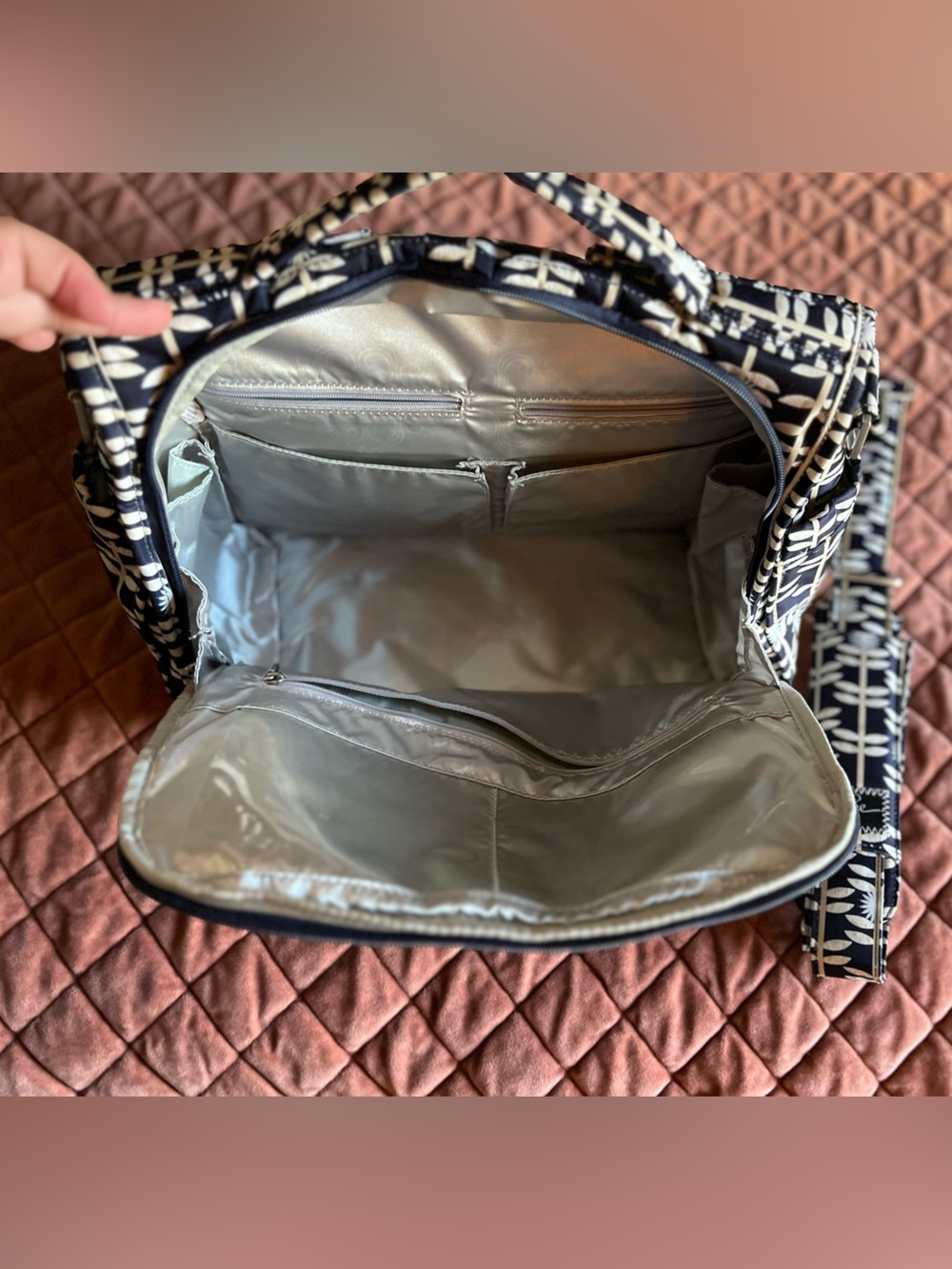 JuJuBe Be Classy diaper bag in the "Dandy Lines" print NEW without tags - Picture 10 of 15